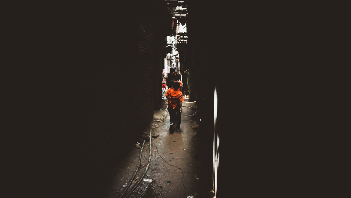 Two children walk down the narrow alleyways separating the buildings in Bhola. Image by Tasfiq Mahmood. 