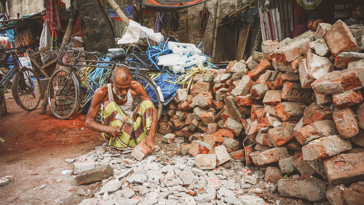 Many migrants turn to crushing rocks to sell to the building industry, Bolaka More. Image by Tasfiq Mahmood