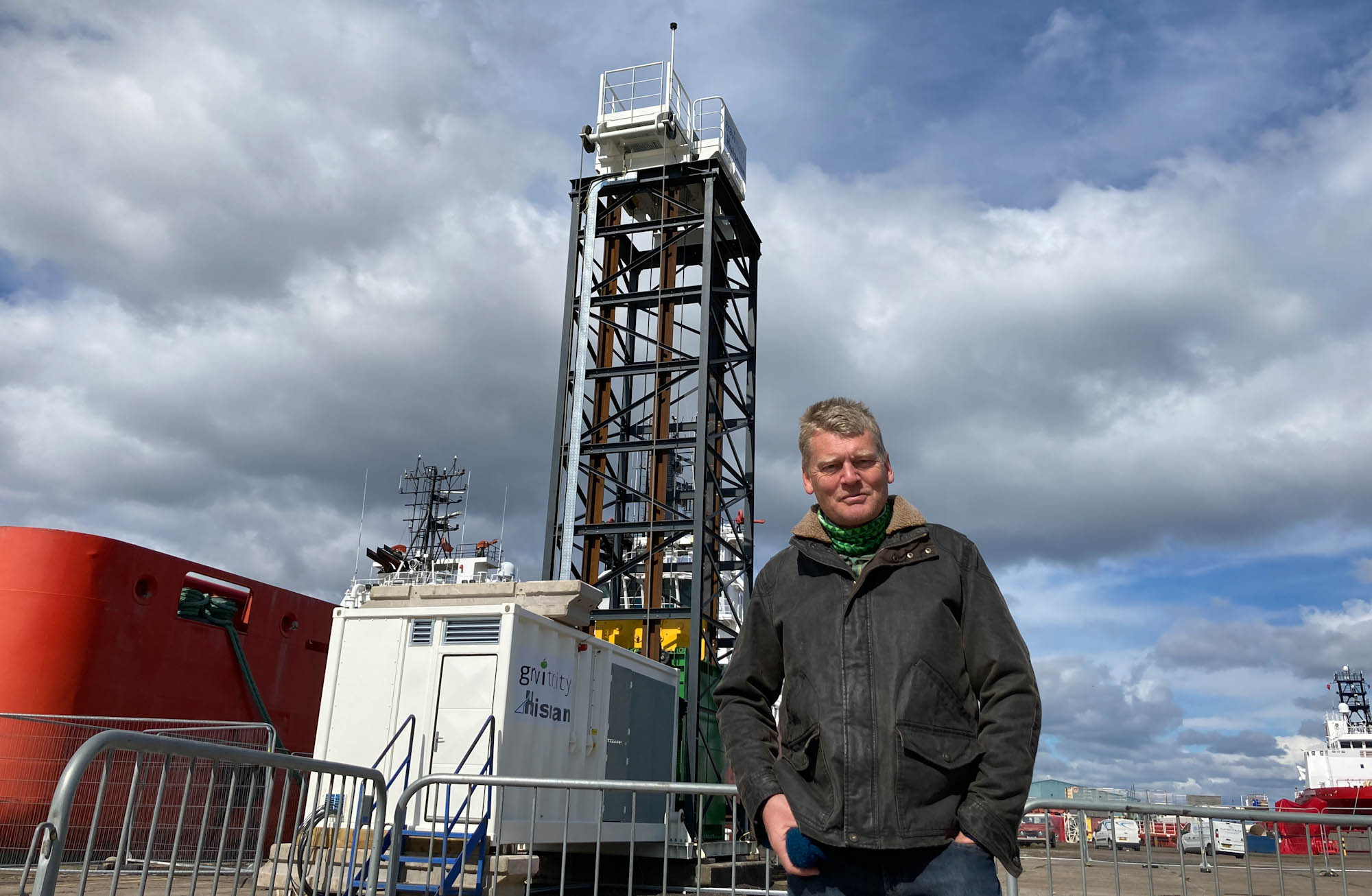 Tom Heap in front of Gravitricity tower (Image: BBC)